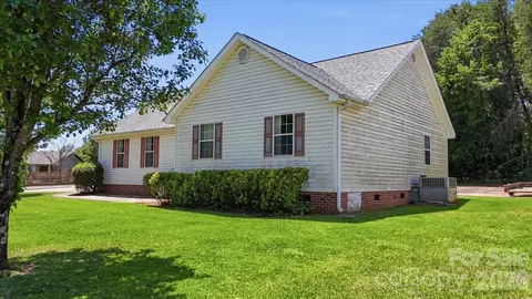 Exterior - 411 Patio Rd, Easley, SC 29642 photo 1 of 2