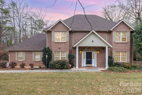 570 29th Avenue Nw Dr NW, Hickory, NC 28601