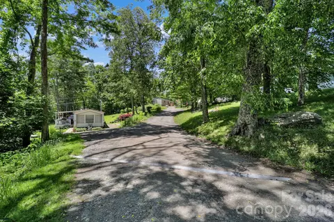 30 Little Rock Rd, Newland, NC 28657