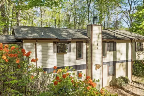 6 Gold Finch Ln, Maggie Valley, NC 28751