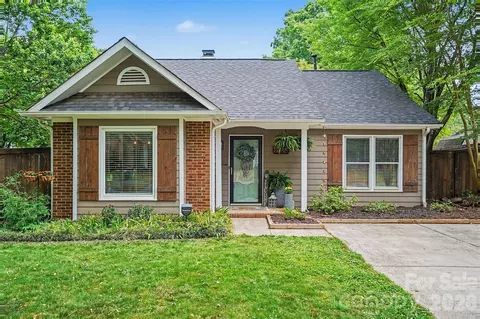 7450 Crestside Ln, Charlotte, NC 28227
