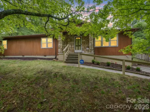 11 Deer Run Dr, Asheville, NC 28803