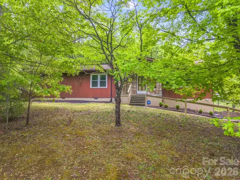 11 Deer Run Dr, Asheville, NC 28803