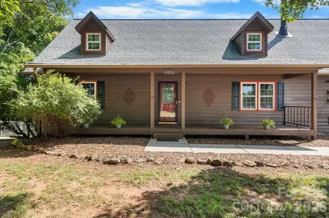 2025 34th Avenue Ne Dr NE, Hickory, NC 28601