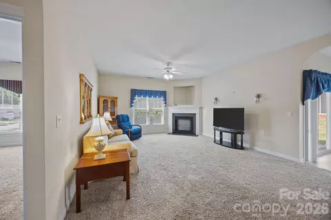Living - 412 Garner Dr, Salisbury, NC 28146 photo 2 of 4