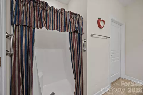 Bath - 412 Garner Dr, Salisbury, NC 28146 photo 2 of 2