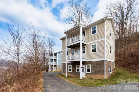 12 Lila Ln, Clyde, NC 28721