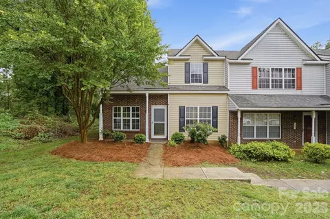 7621 Petrea Ln, Charlotte, NC 28227