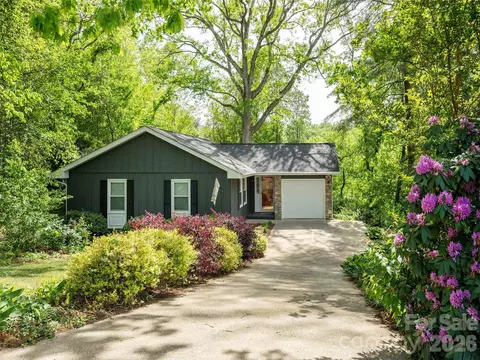 40 Fieldcrest Rd, Arden, NC 28704