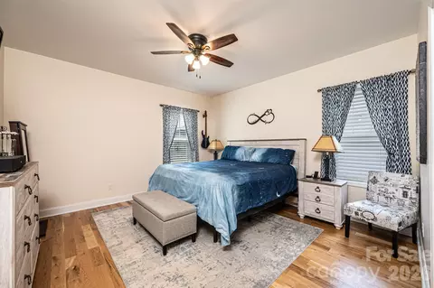 Bedroom - 1092 33rd Avenue Ne Loop NE, Hickory, NC 28601 photo 6 of 8