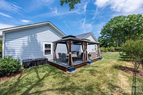 Exterior - 1092 33rd Avenue Ne Loop NE, Hickory, NC 28601 photo 10 of 11