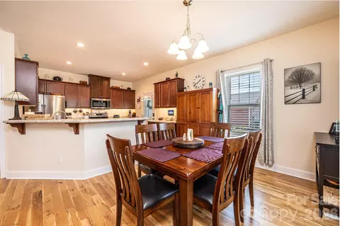 Dining - 1092 33rd Avenue Ne Loop NE, Hickory, NC 28601 photo 1 of 3