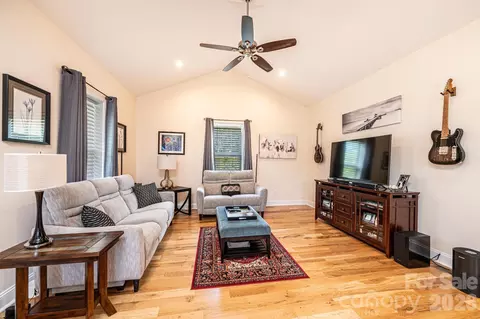 Living - 1092 33rd Avenue Ne Loop NE, Hickory, NC 28601 photo 2 of 2