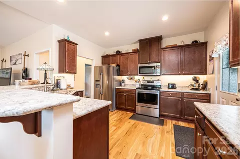 Kitchen - 1092 33rd Avenue Ne Loop NE, Hickory, NC 28601 photo 2 of 3