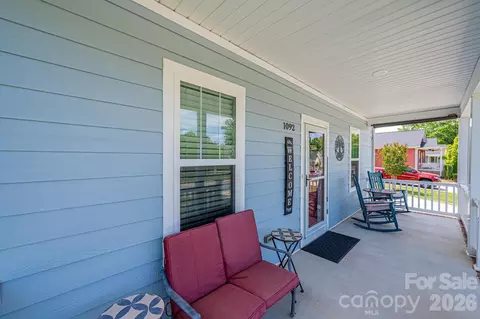 Exterior - 1092 33rd Avenue Ne Loop NE, Hickory, NC 28601 photo 3 of 11