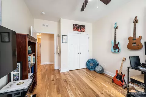 Bedroom - 1092 33rd Avenue Ne Loop NE, Hickory, NC 28601 photo 1 of 8