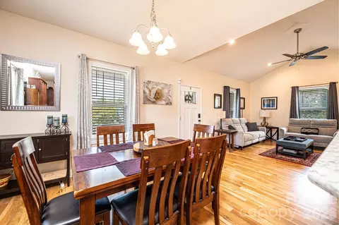 Dining - 1092 33rd Avenue Ne Loop NE, Hickory, NC 28601 photo 3 of 3