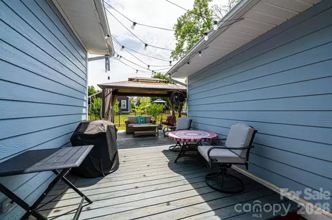 Exterior - 1092 33rd Avenue Ne Loop NE, Hickory, NC 28601 photo 6 of 11