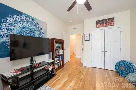 Bedroom - 1092 33rd Avenue Ne Loop NE, Hickory, NC 28601 photo 2 of 8
