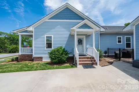 Exterior - 1092 33rd Avenue Ne Loop NE, Hickory, NC 28601 photo 4 of 11