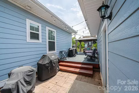 Exterior - 1092 33rd Avenue Ne Loop NE, Hickory, NC 28601 photo 5 of 11