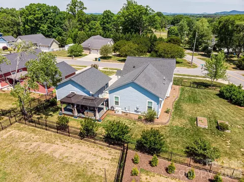 View/Area - 1092 33rd Avenue Ne Loop NE, Hickory, NC 28601 photo 2 of 3