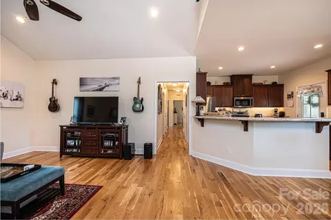 Entry Way - 1092 33rd Avenue Ne Loop NE, Hickory, NC 28601 photo 1 of 3