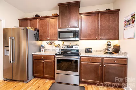 Kitchen - 1092 33rd Avenue Ne Loop NE, Hickory, NC 28601 photo 1 of 3