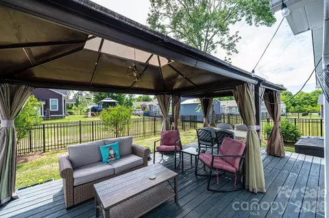 Exterior - 1092 33rd Avenue Ne Loop NE, Hickory, NC 28601 photo 7 of 11