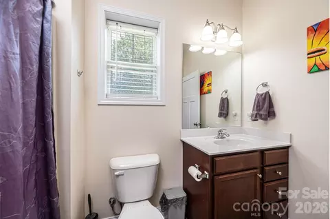 Bath - 1092 33rd Avenue Ne Loop NE, Hickory, NC 28601 photo 1 of 2