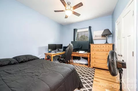 Bedroom - 1092 33rd Avenue Ne Loop NE, Hickory, NC 28601 photo 3 of 8