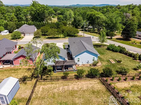View/Area - 1092 33rd Avenue Ne Loop NE, Hickory, NC 28601 photo 1 of 3