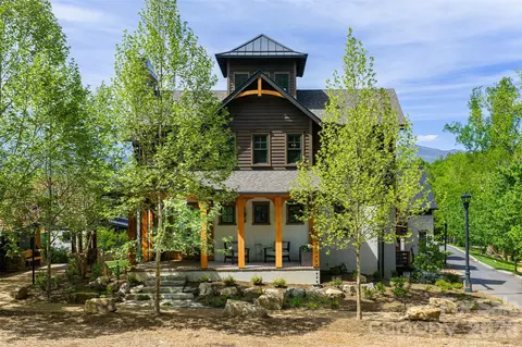 25 Rantis Ln, Black Mountain, NC 28711