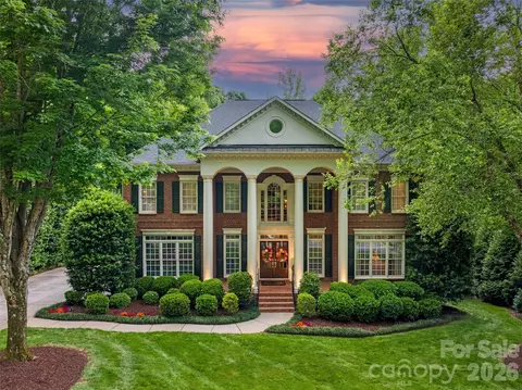 602 Hampshire Hill Rd, Matthews, NC 28105