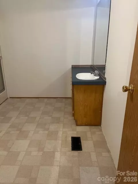 Bath - 50 E Wabash Dr, Sylva, NC 28779 photo 3 of 6
