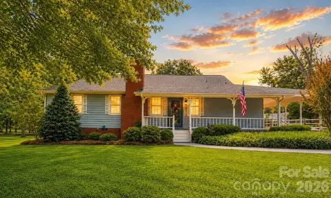 6016 Indian Brook Dr, Matthews, NC 28104