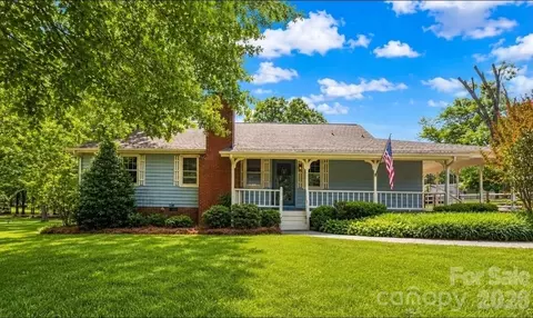 6016 Indian Brook Dr, Matthews, NC 28104