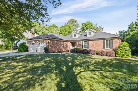 2200 Wynbourne Dr, Gastonia, NC 28056