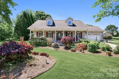 108 Garrison Dr, Statesville, NC 28677