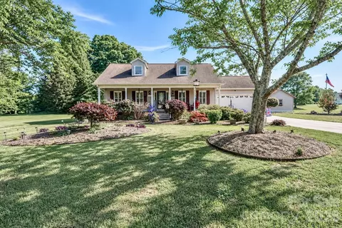 108 Garrison Dr, Statesville, NC 28677
