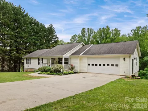 38 Brown Lynch Rd, Candler, NC 28715
