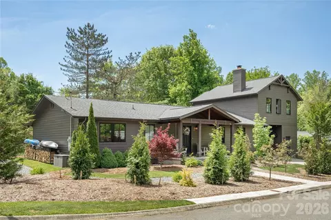17 Grove St, Brevard, NC 28712