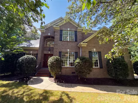 612 Carver Pond Ln, Waxhaw, NC 28173