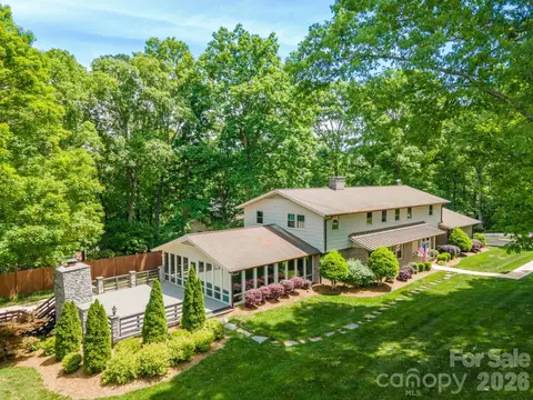 240 36th Avenue Nw Cir NW, Hickory, NC 28601