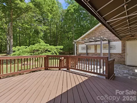 Exterior - 245 Rainbow Cir, Clover, SC 29710 photo 6 of 9