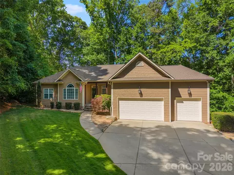 686 White Oaks Rd, Mooresville, NC 28115