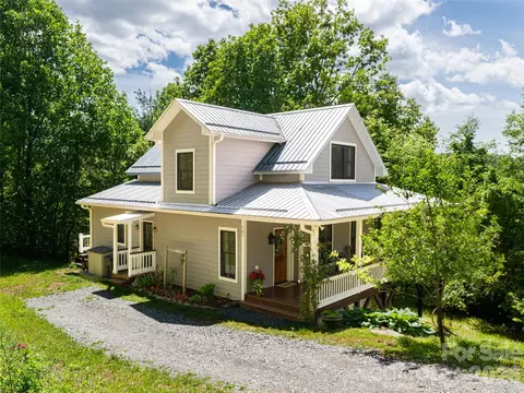 565 Bailey St, Mars Hill, NC 28754