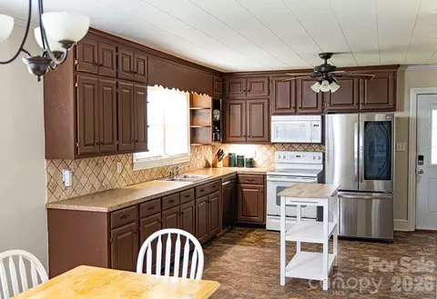 Kitchen - 1399 Ruby Spencer St, Newton, NC 28658 photo 2 of 5