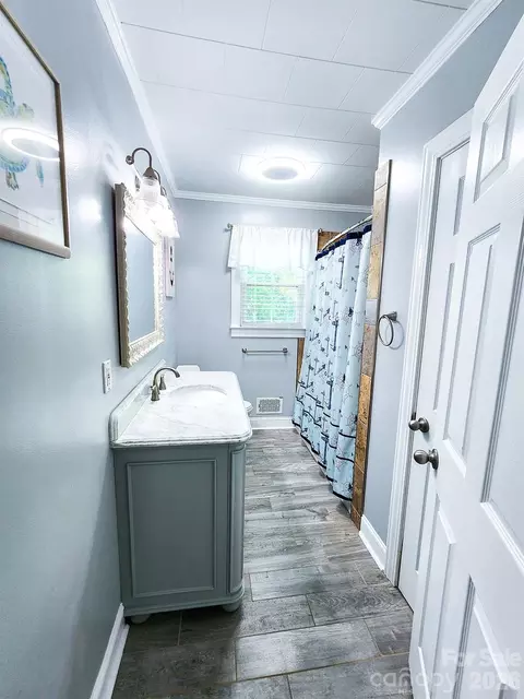 Bath - 1399 Ruby Spencer St, Newton, NC 28658 photo 2 of 2