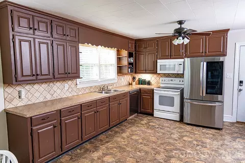 Kitchen - 1399 Ruby Spencer St, Newton, NC 28658 photo 4 of 5